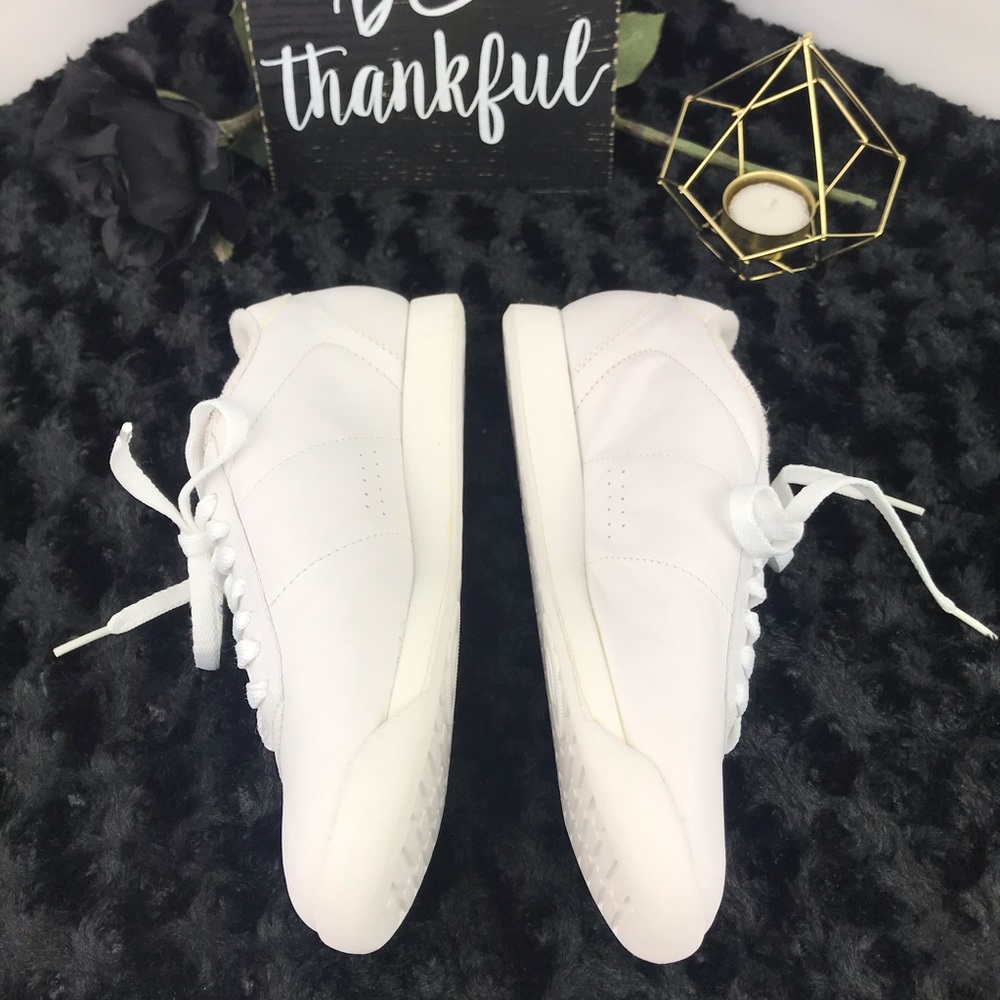 Classic Reebok Princess Sneaker - Picture 6 of 13